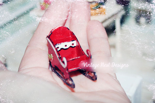 Red Sleigh No.1 Maison de poupée miniature faite à la main