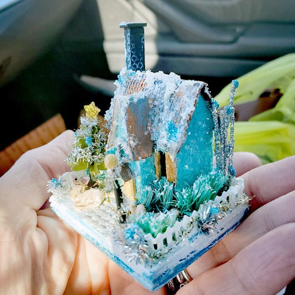 Putz House No.34 Handmade Miniature image 2