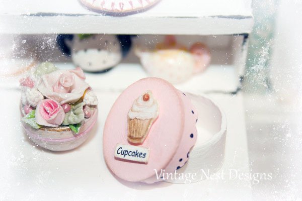 Cupcake Box No.12 Dollhouse Miniature Handmade image 0