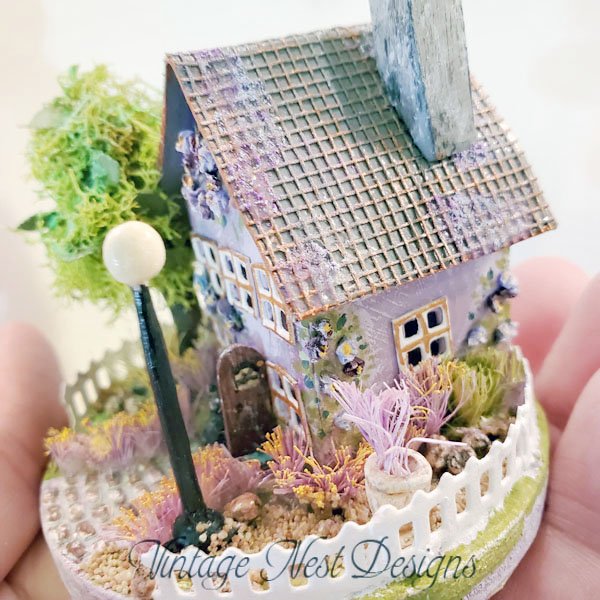 Putz House No.31 Handmade Miniature image 2