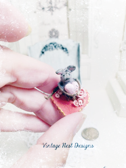 Valentine Mouse No.1 Dollhouse Miniature Handmade image 2