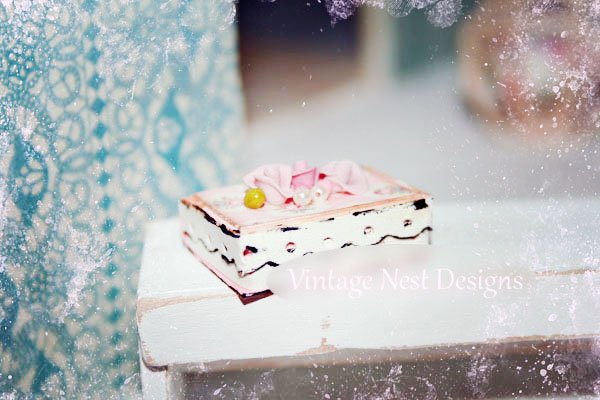 Box No.18:2 Dollhouse Miniature Handmade image 2