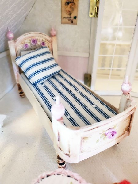 Dollhouse Bed No.3 Handmade Miniature image 3