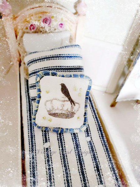 Bird Crown Pillow No.1 Dollhouse Miniature Handmade image 2