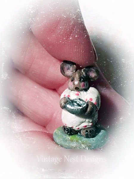 Baking Mouse No.1:1 Dollhouse Miniature Handmade image 2