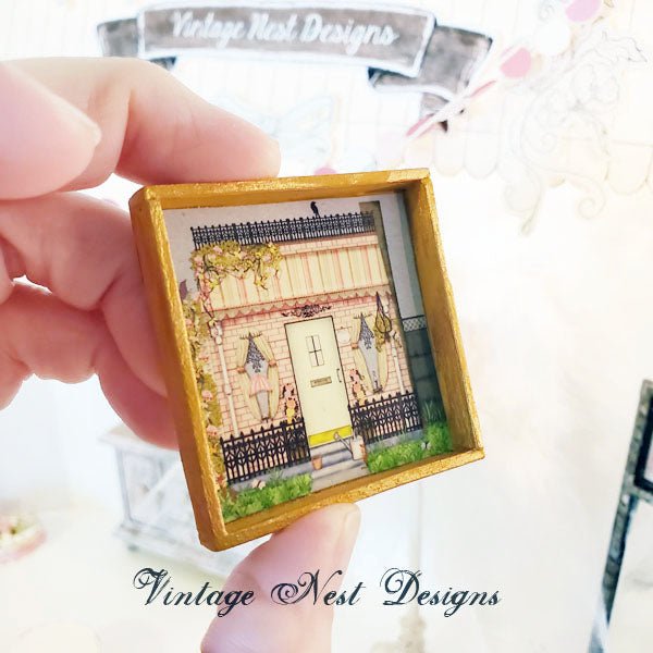 Maison de poupée miniature n°1:1 du Cottage de Grand-mère, encadrée à la main en bois