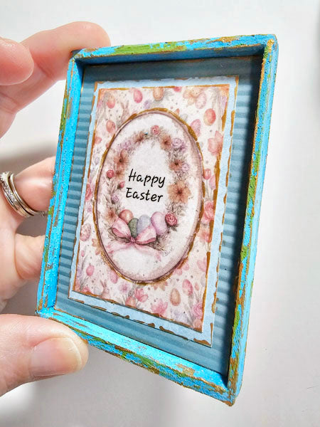 Joyeuses Pâques No.1:1 Art encadré fait main pour maison de poupée diorama vitrine