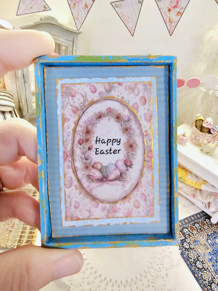 Joyeuses Pâques No.1:1 Art encadré fait main pour maison de poupée diorama vitrine