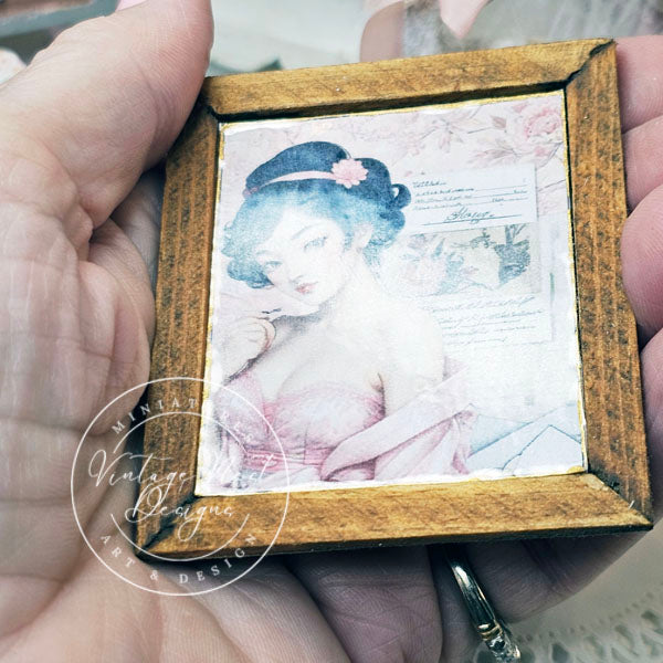 Femme asiatique miniature n°2:2 Cadre en bois Maison de poupée Décoration murale Diorama Boîte d'ombre