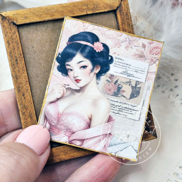Femme asiatique miniature n°2:2 Cadre en bois Maison de poupée Décoration murale Diorama Boîte d'ombre