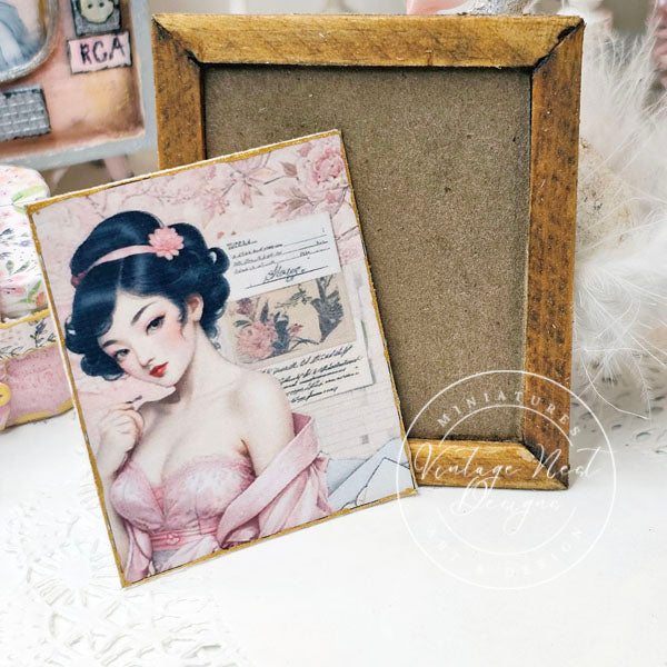 Femme asiatique miniature n°2:2 Cadre en bois Maison de poupée Décoration murale Diorama Boîte d'ombre