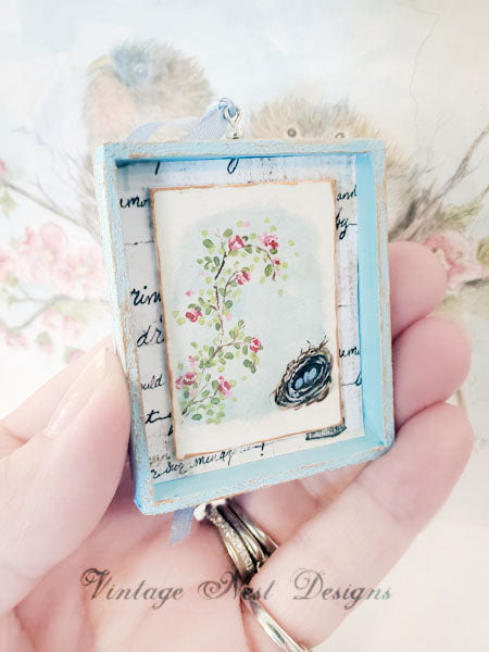 Miniature Roses Nid d'Oiseau Nº15:2 Maison de Poupée Cadre en Bois Fait Main Art