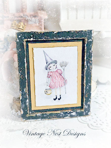 Miniature Fille Sorcière d'Halloween N°2:2 Cadre en Bois Fait Main pour Maison de Poupée Art