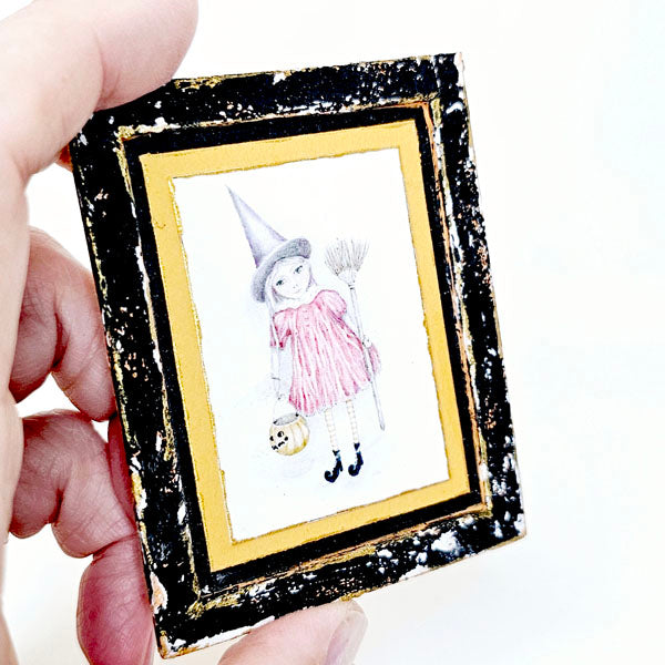 Miniature Fille Sorcière d'Halloween N°2:2 Cadre en Bois Fait Main pour Maison de Poupée Art