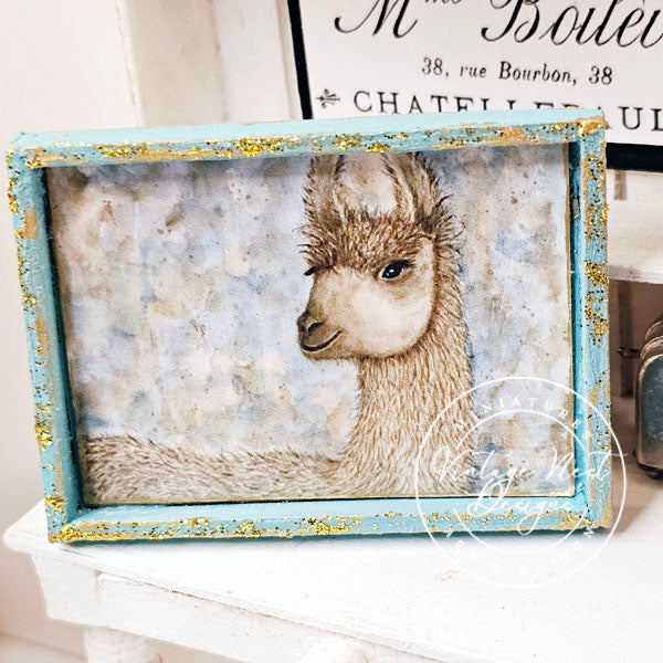 Mini Lama N°1:3 Maison de poupée encadrée en bois faite à la main