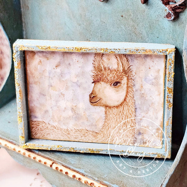 Mini Lama N°1:3 Maison de poupée encadrée en bois faite à la main