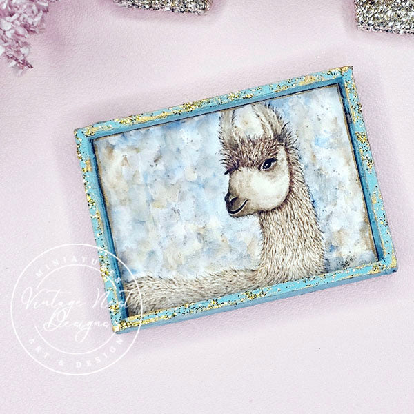 Mini Lama N°1:3 Maison de poupée encadrée en bois faite à la main