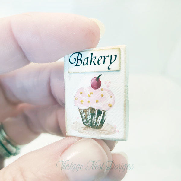 Bakery Cupcake No.1 Dollhouse Miniature Handmade
