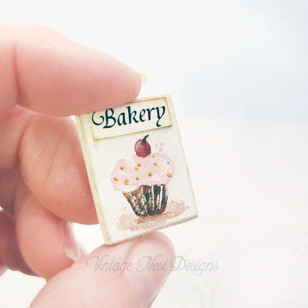 Bakery Cupcake No.1 Dollhouse Miniature Handmade