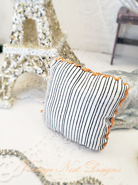 Miniature Pillow No.9 Dollhouse Decor Accessories Diorama Shadow Box 1:12 Scale