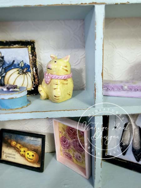 Miniaturkatze Nr. 2 Porzellan Handgemacht für Puppenhaus, Schaukasten oder Diorama-Zimmer