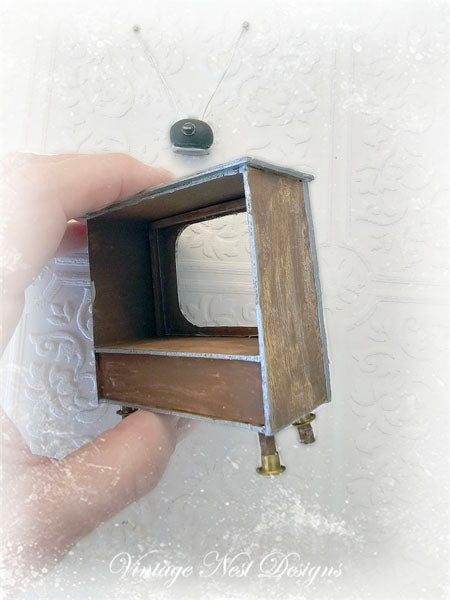 Mini TV Rétro N°2 Marron Décoration de Meubles de Maison de Poupée Échelle 1:12