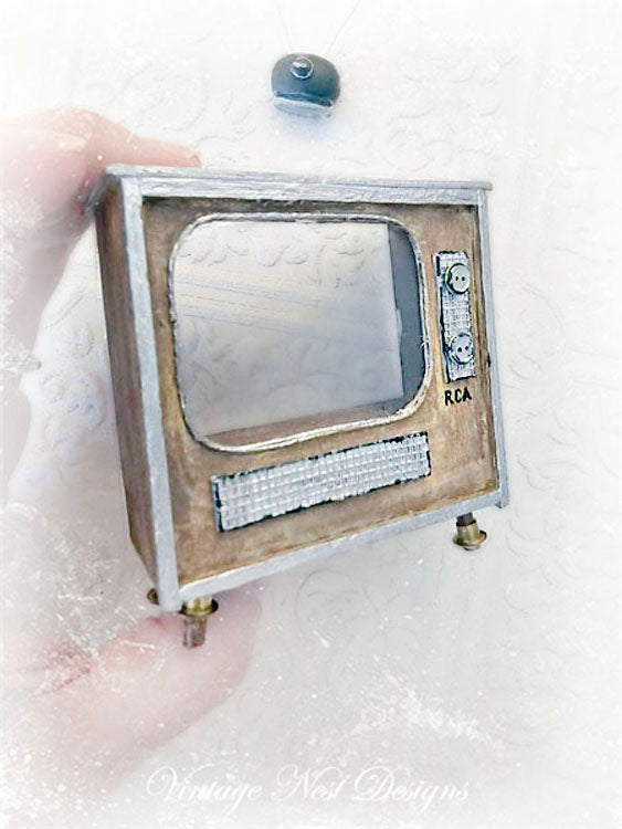 Mini TV Rétro N°2 Marron Décoration de Meubles de Maison de Poupée Échelle 1:12