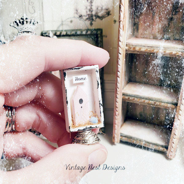 Nid d'oiseau miniature en bois n°2 fait à la main pour maison de poupée