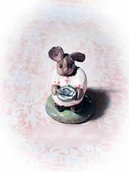 Baking Mouse No.1:1 Dollhouse Miniature Handmade image 0