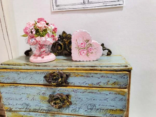 Heart & Roses Box No.1 Dollhouse Miniature Handmade image 4
