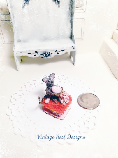 Valentine Mouse No.1 Dollhouse Miniature Handmade image 1