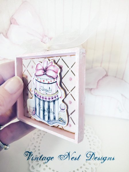 Beauty Essentials No.1:3 Dollhouse Miniature Handmade image 2